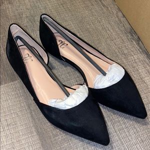 Journee Collection women’s faux suede flat size 7